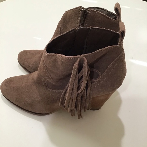 Steve Madden Cian Taupe Suede Leather Tassel Booties fringe rodeo Western heeled - Picture 2 of 7